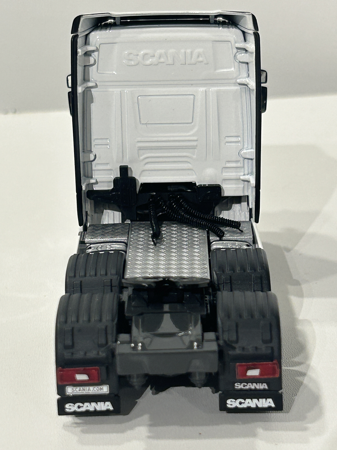 Scania R Highline CR20H 6x2 Twin Steer 1:50 – WSI Models | Tracto sueco de leyenda para coleccionistas en Chile 7