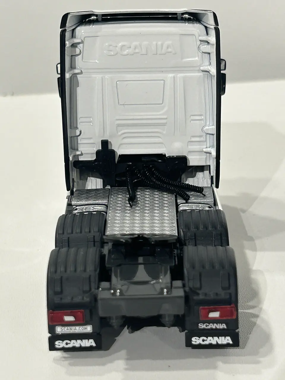 Scania R Highline CR20H 6x2 Twin Steer 1:50 – WSI Models | Tracto sueco de leyenda para coleccionistas en Chile 7