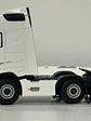 WSI White Line Volvo FH05 Globetrotter 6x2 TwinSteer 1:50 (03-2042) | Miniatura de alto realismo para coleccionistas en Chile - Miniatura 9
