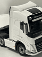 WSI White Line Volvo FH05 Globetrotter 6x2 TwinSteer 1:50 (03-2042) | Miniatura de alto realismo para coleccionistas en Chile - Miniatura 10