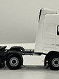 WSI White Line Volvo FH05 Globetrotter 6x2 TwinSteer 1:50 (03-2042) | Miniatura de alto realismo para coleccionistas en Chile - Miniatura 5