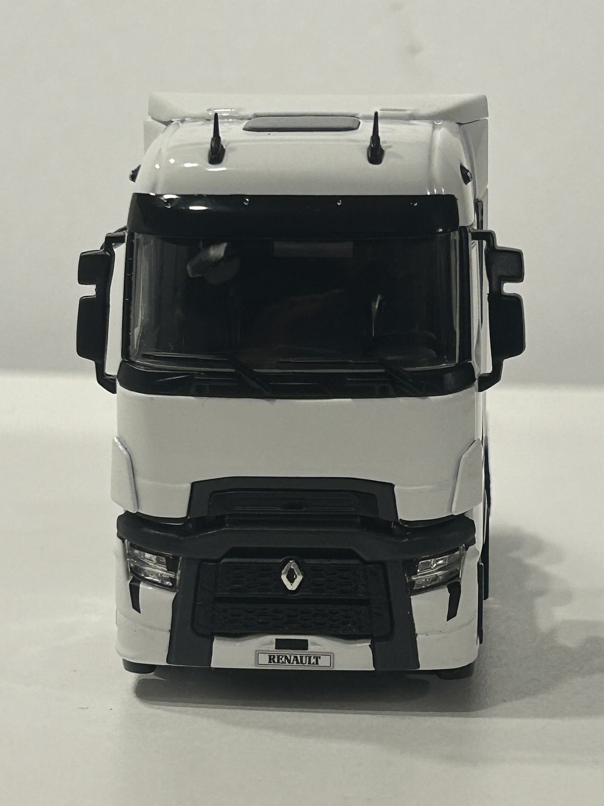 WSI White Line Renault T High Evolution 6x2 1:50 | Miniatura profesional para coleccionistas en Chile 2