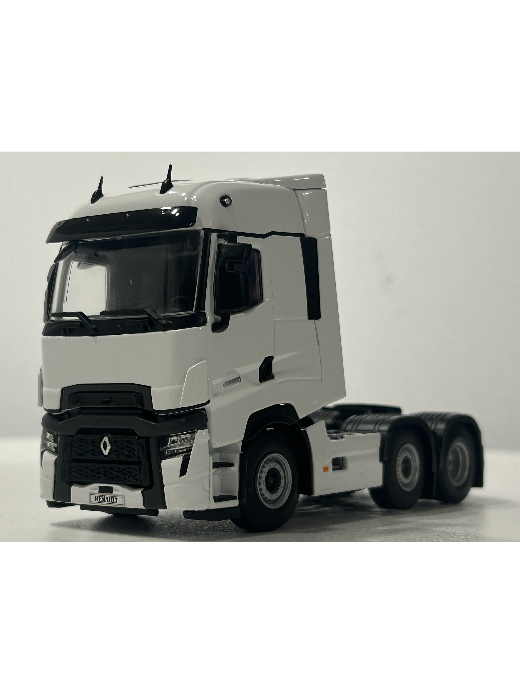 WSI White Line Renault T High Evolution 6x2 1:50 | Miniatura profesional para coleccionistas en Chile 1