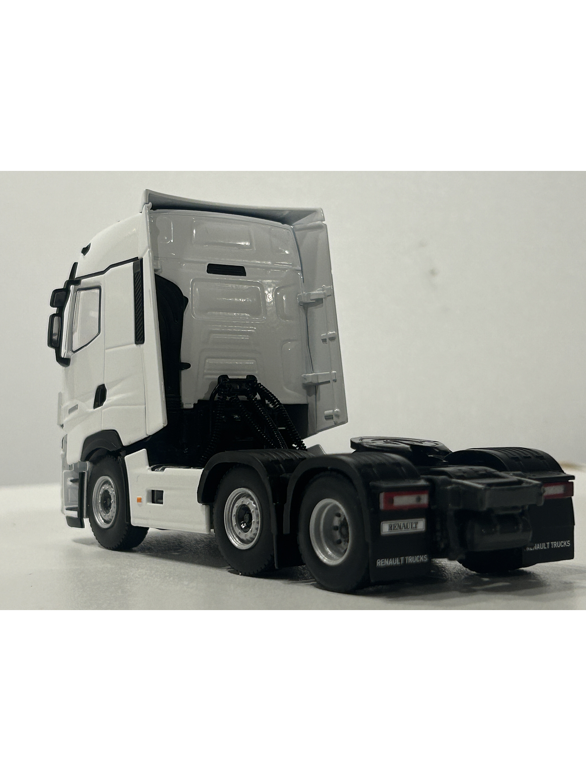 WSI White Line Renault T High Evolution 6x2 1:50 | Miniatura profesional para coleccionistas en Chile 8