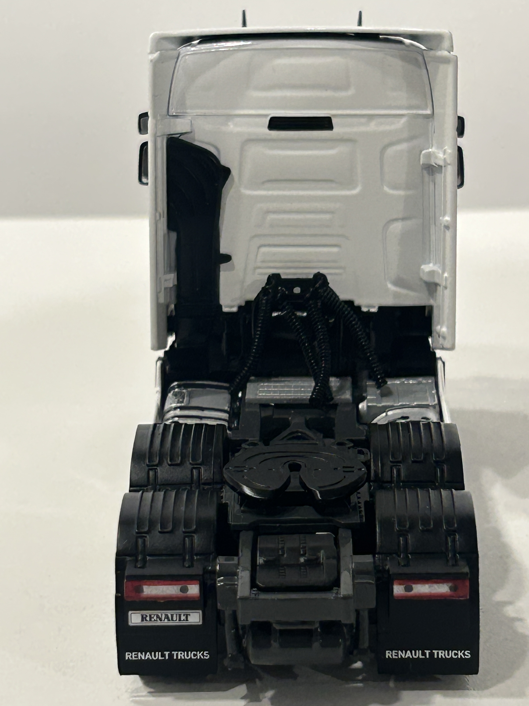 WSI White Line Renault T High Evolution 6x2 1:50 | Miniatura profesional para coleccionistas en Chile 7