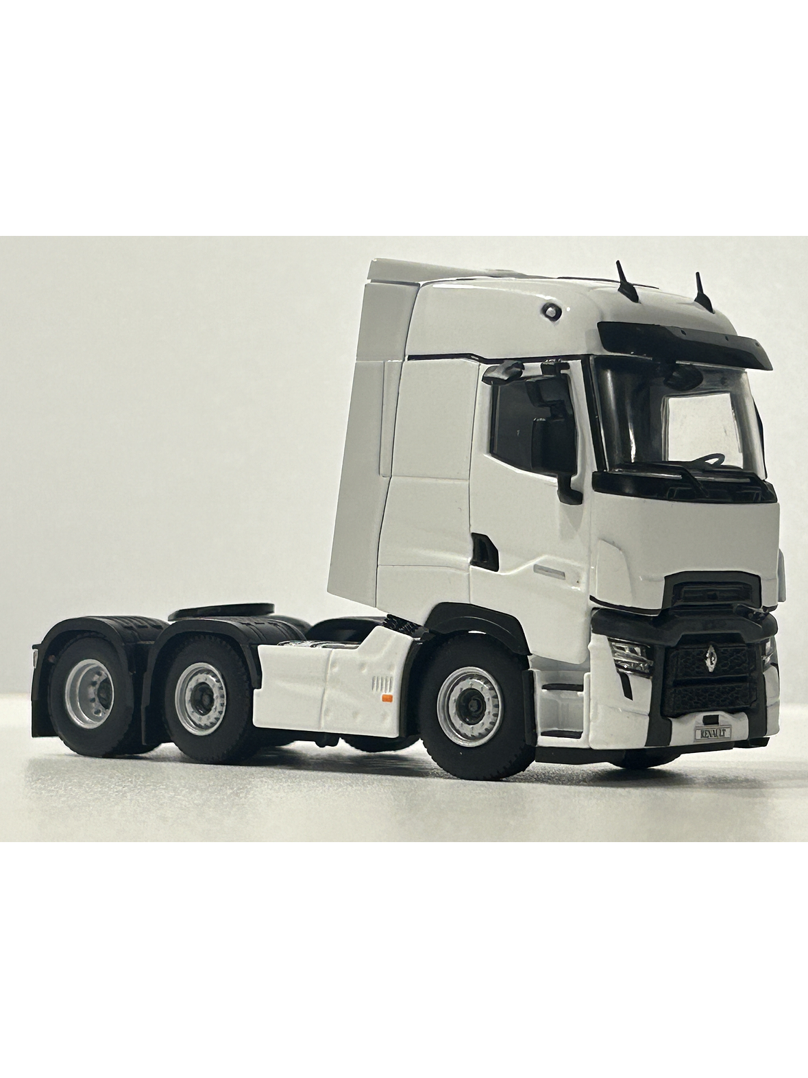 WSI White Line Renault T High Evolution 6x2 1:50 | Miniatura profesional para coleccionistas en Chile 10