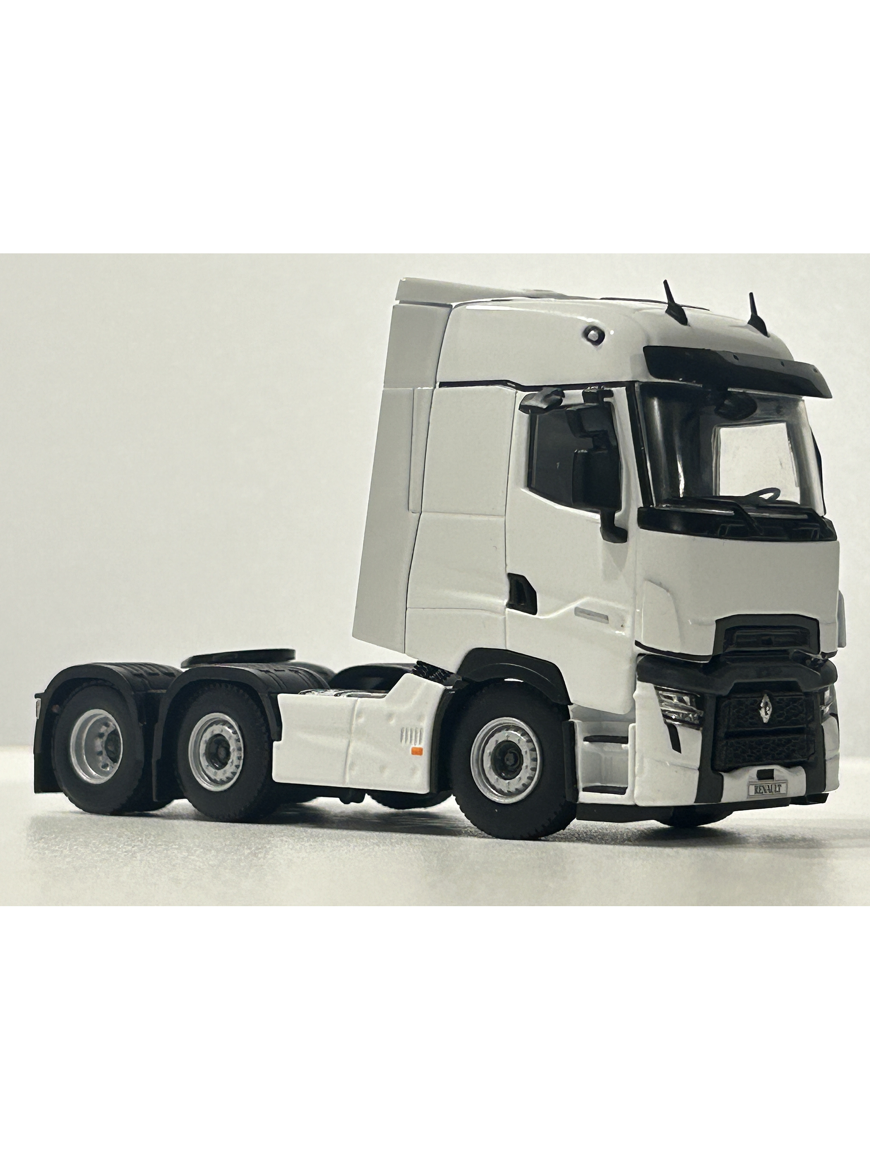 WSI White Line Renault T High Evolution 6x2 1:50 | Miniatura profesional para coleccionistas en Chile 10
