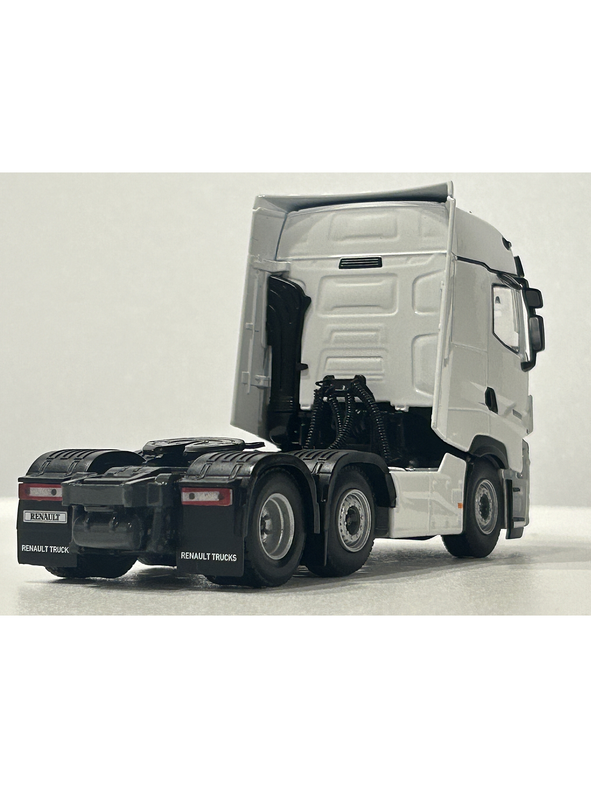 WSI White Line Renault T High Evolution 6x2 1:50 | Miniatura profesional para coleccionistas en Chile 6