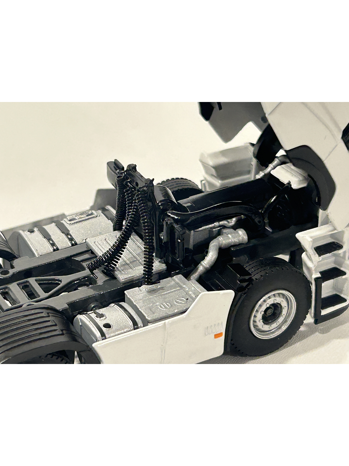 WSI White Line Renault T High Evolution 6x2 1:50 | Miniatura profesional para coleccionistas en Chile 4