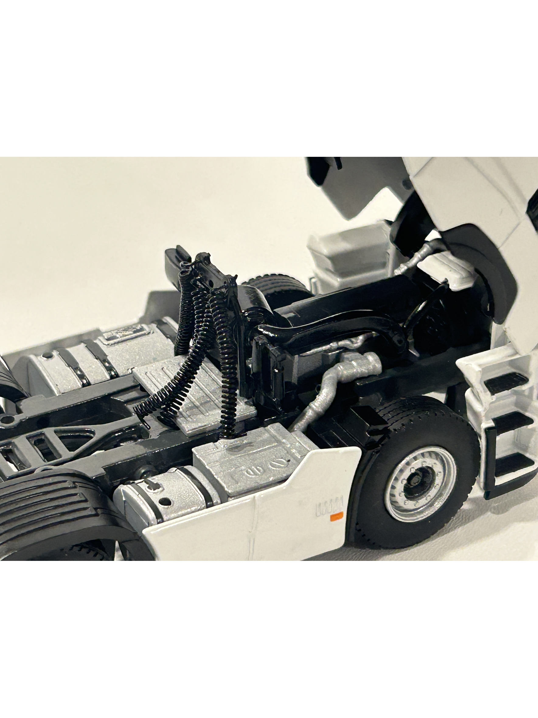 WSI White Line Renault T High Evolution 6x2 1:50 | Miniatura profesional para coleccionistas en Chile 4