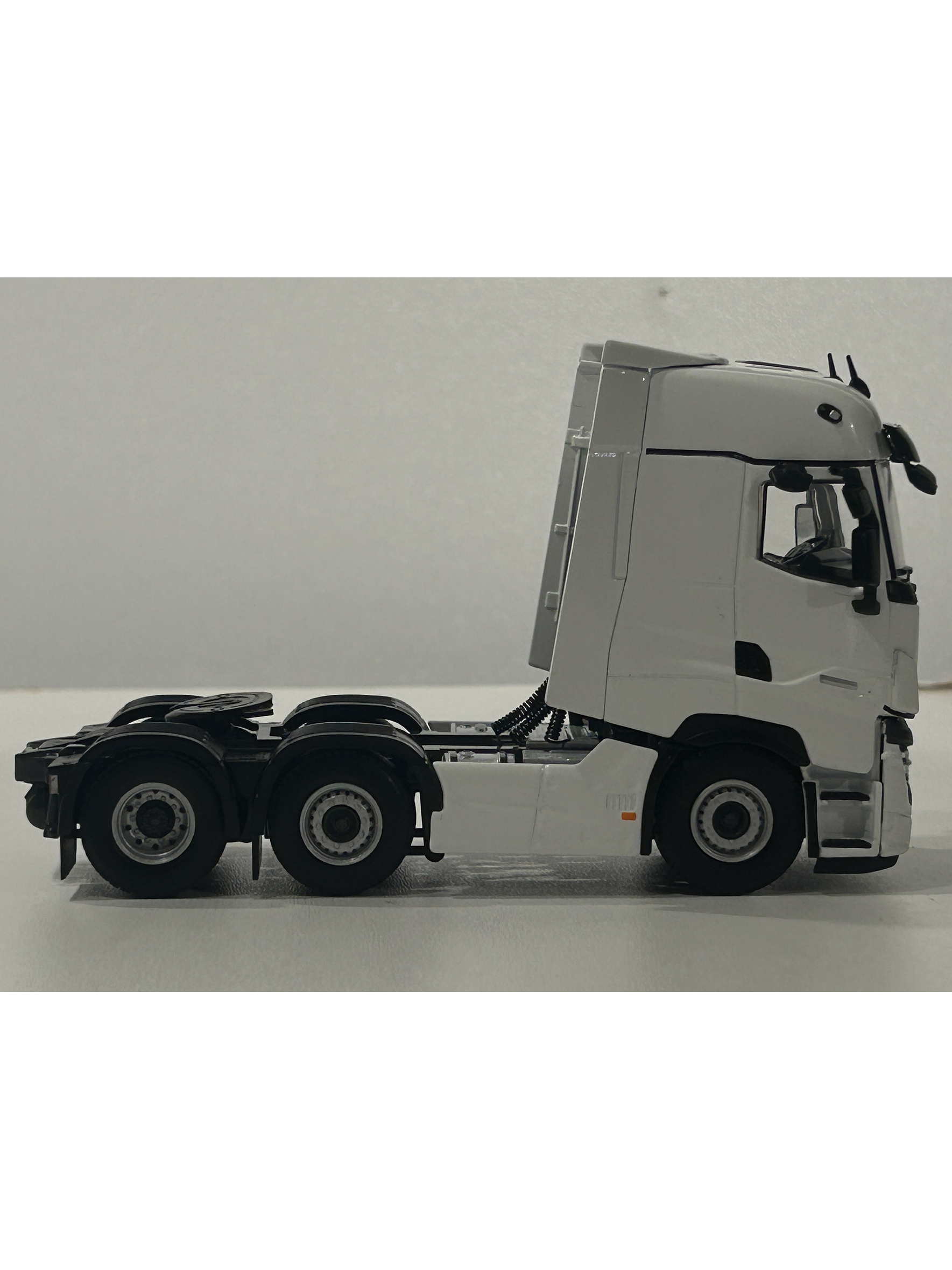 WSI White Line Renault T High Evolution 6x2 1:50 | Miniatura profesional para coleccionistas en Chile 5