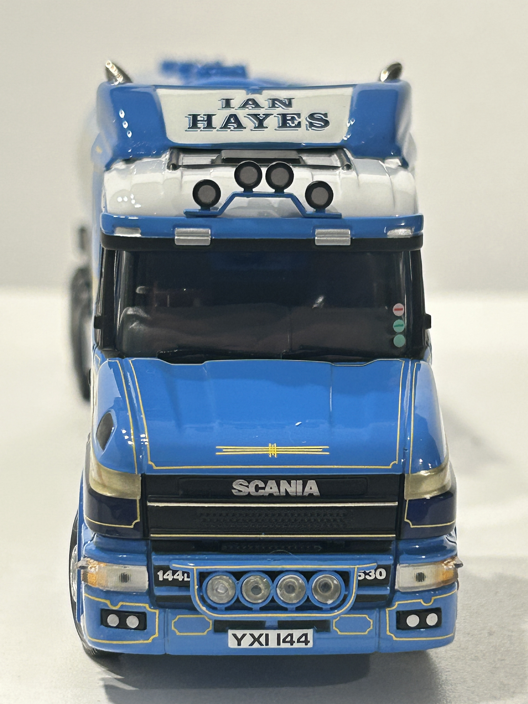 Corgi CC12801  1:50 Scania T-cab + Tolva Feldbinder “Ian Hayes Transport” – Edición Limitada 2