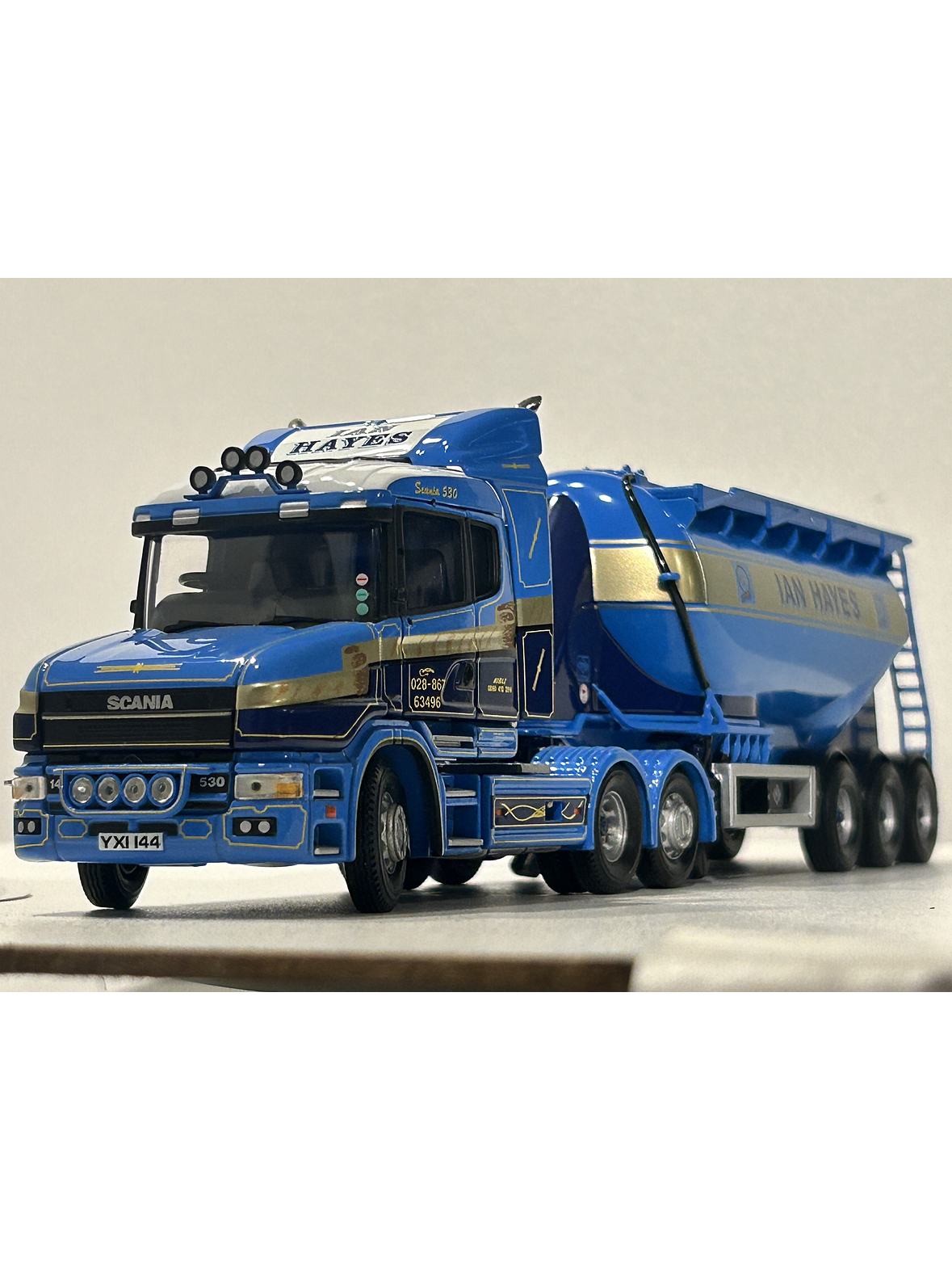 Corgi CC12801  1:50 Scania T-cab + Tolva Feldbinder “Ian Hayes Transport” – Edición Limitada 1