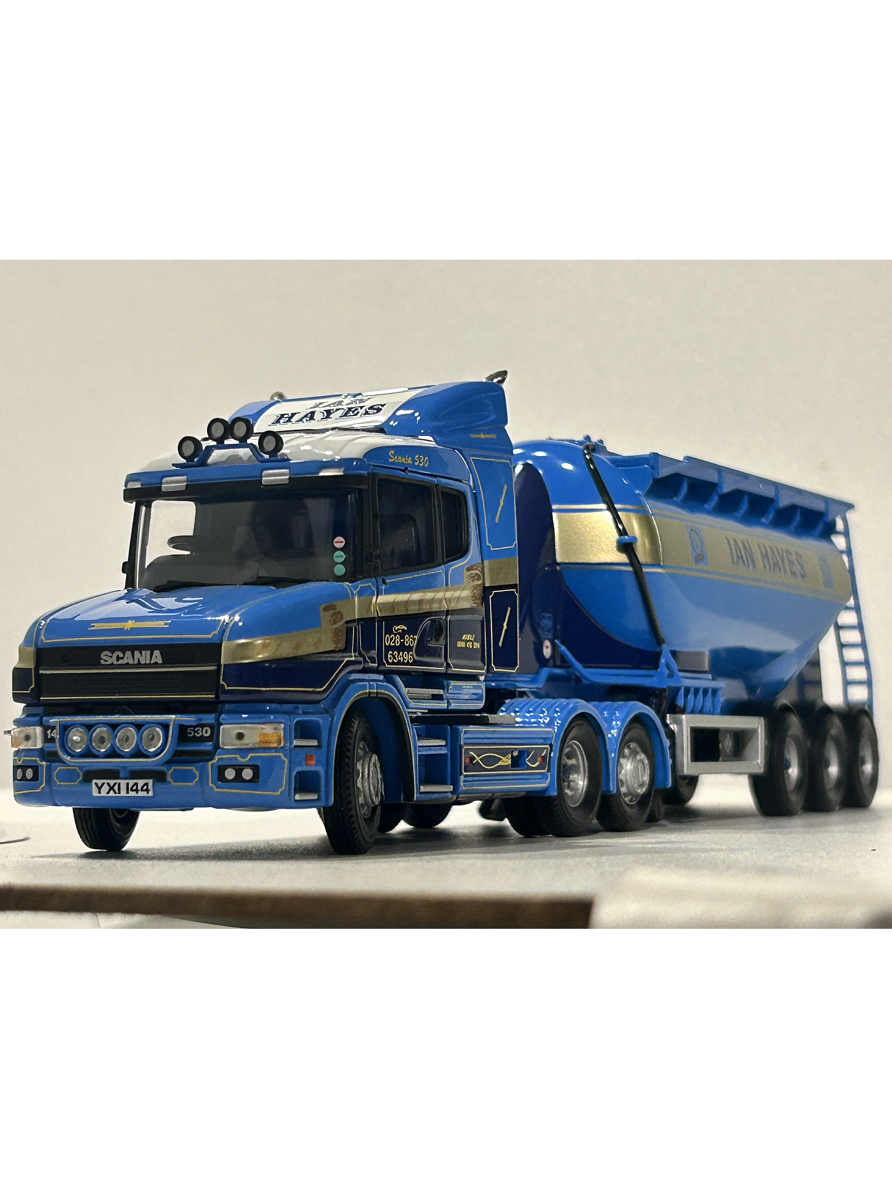Corgi CC12801  1:50 Scania T-cab + Tolva Feldbinder “Ian Hayes Transport” – Edición Limitada 1