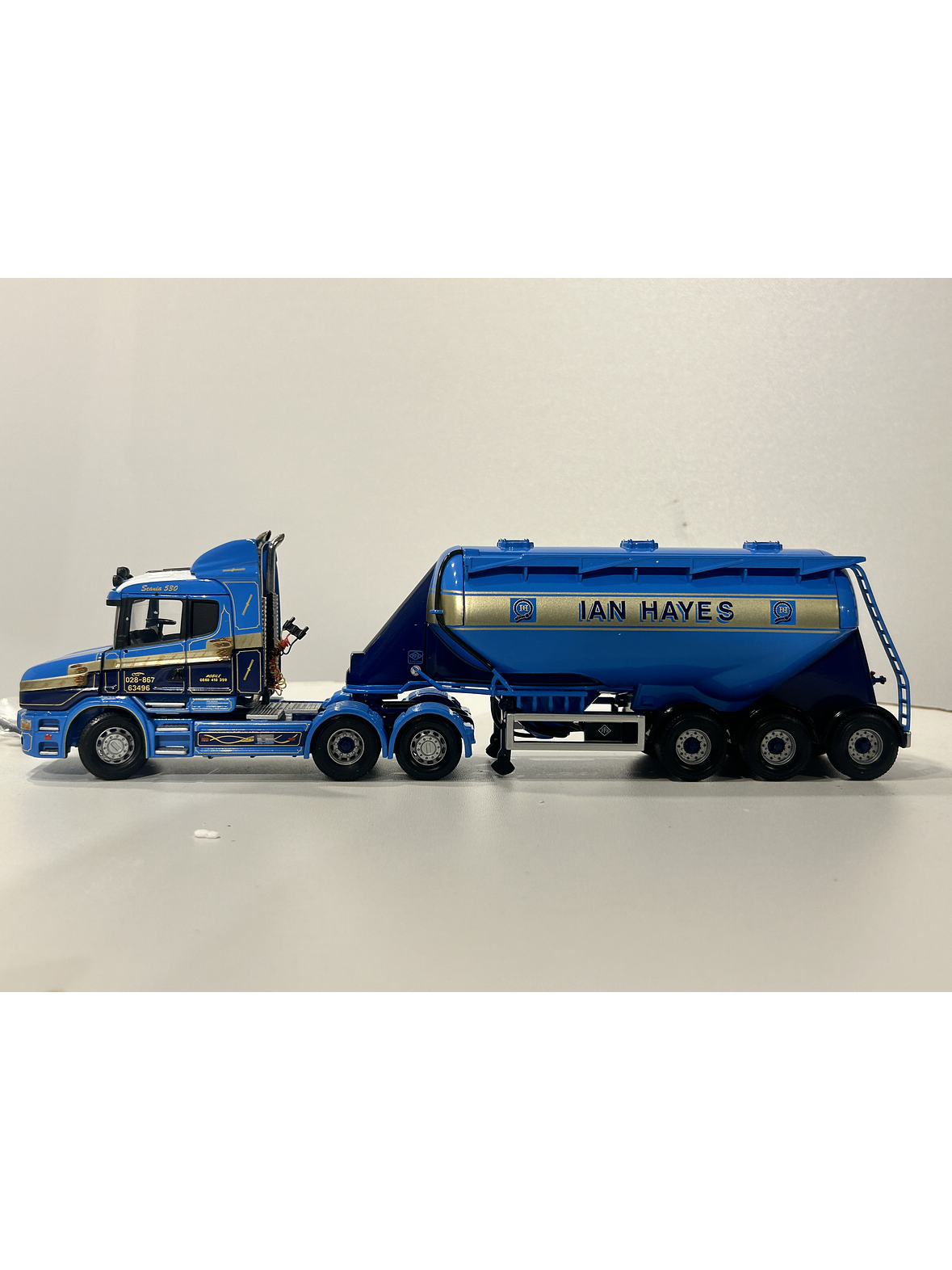 Corgi CC12801  1:50 Scania T-cab + Tolva Feldbinder “Ian Hayes Transport” – Edición Limitada 6