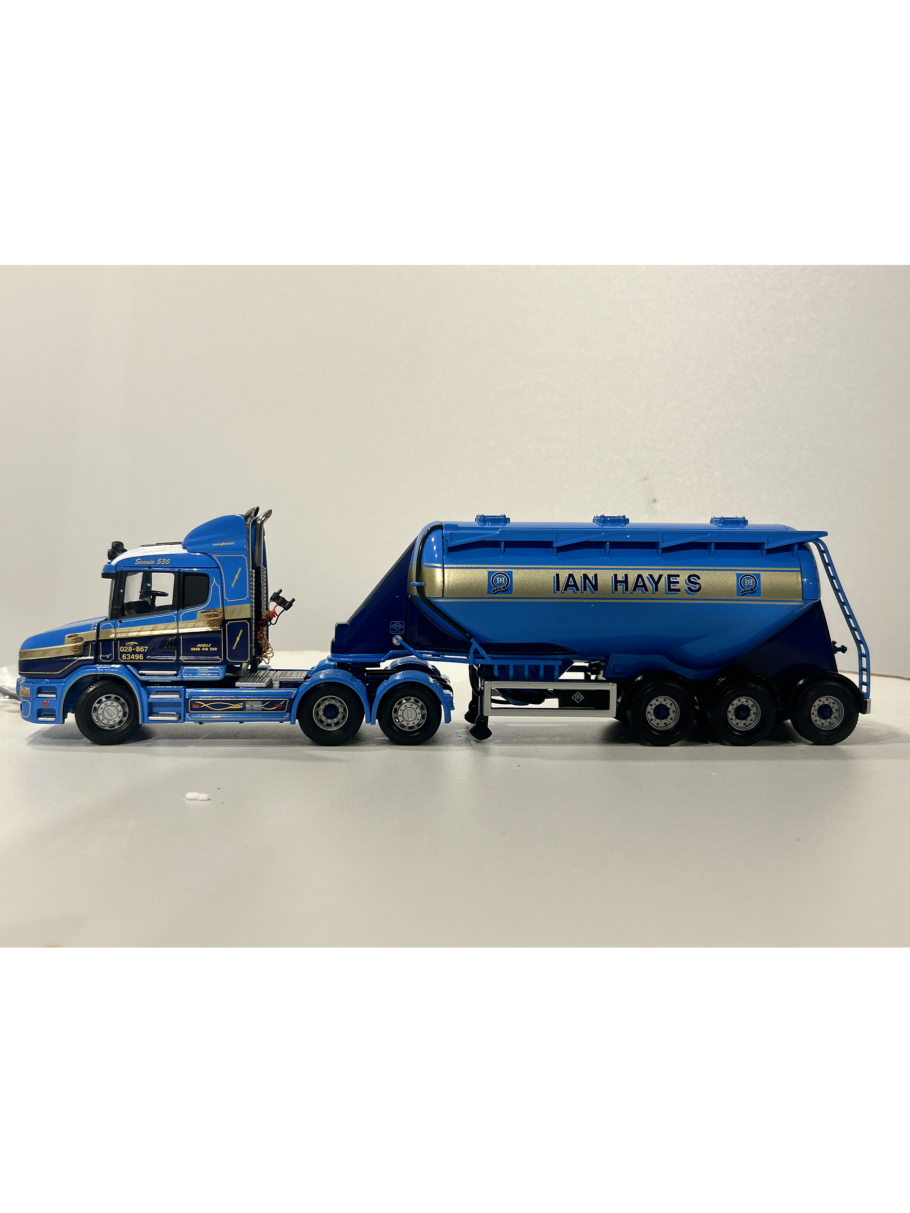 Corgi CC12801  1:50 Scania T-cab + Tolva Feldbinder “Ian Hayes Transport” – Edición Limitada 6