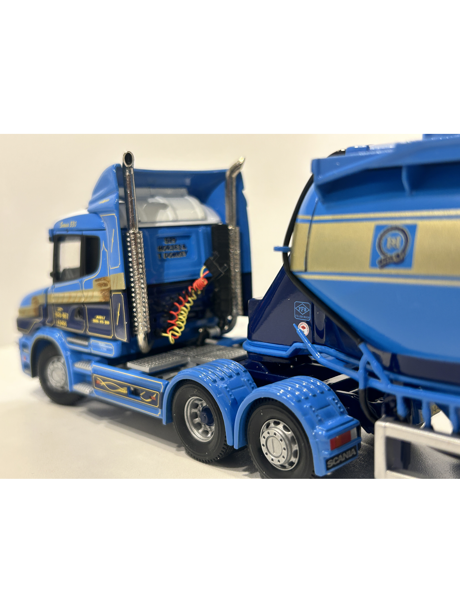 Corgi CC12801  1:50 Scania T-cab + Tolva Feldbinder “Ian Hayes Transport” – Edición Limitada 5