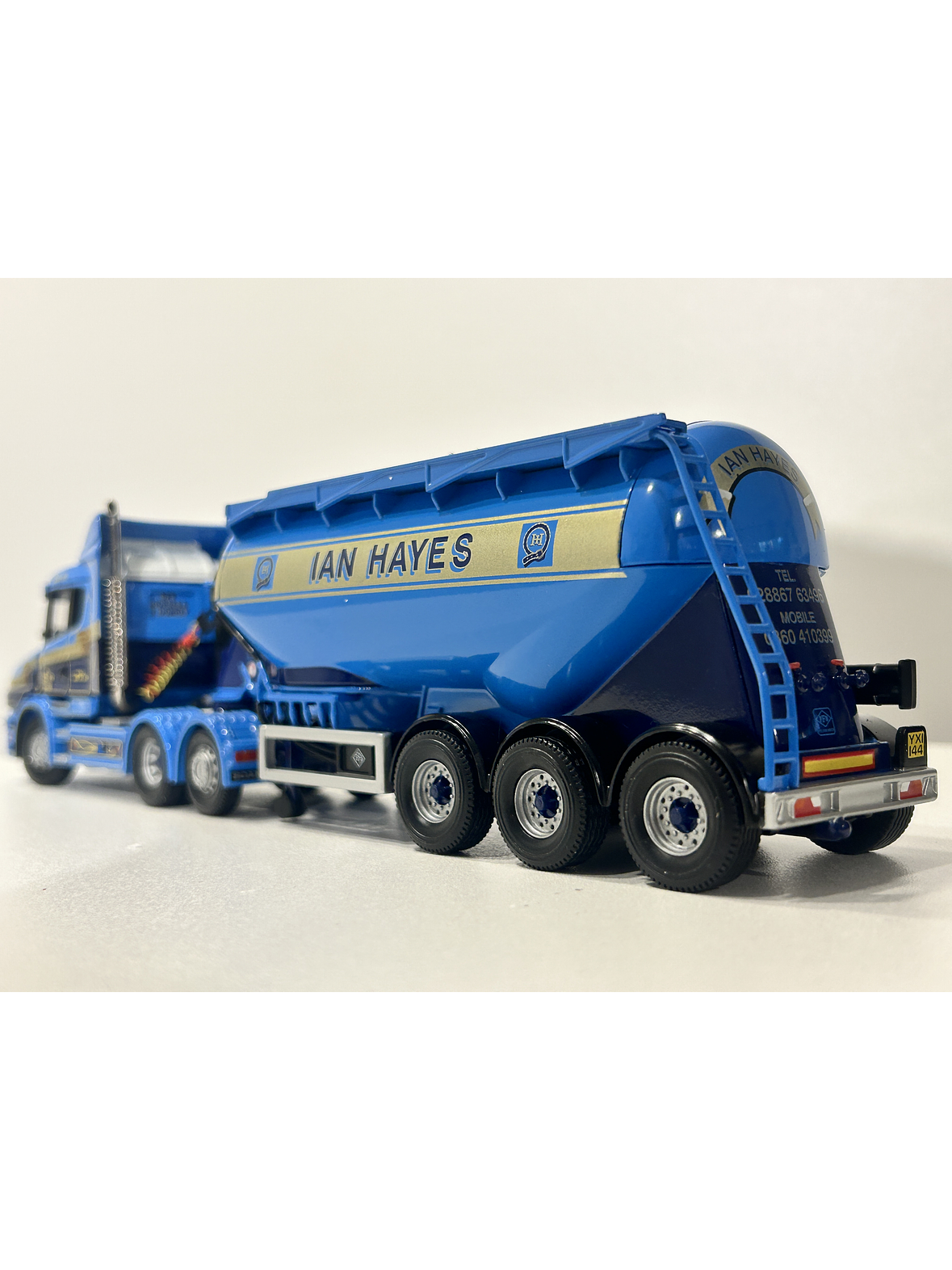 Corgi CC12801  1:50 Scania T-cab + Tolva Feldbinder “Ian Hayes Transport” – Edición Limitada 7