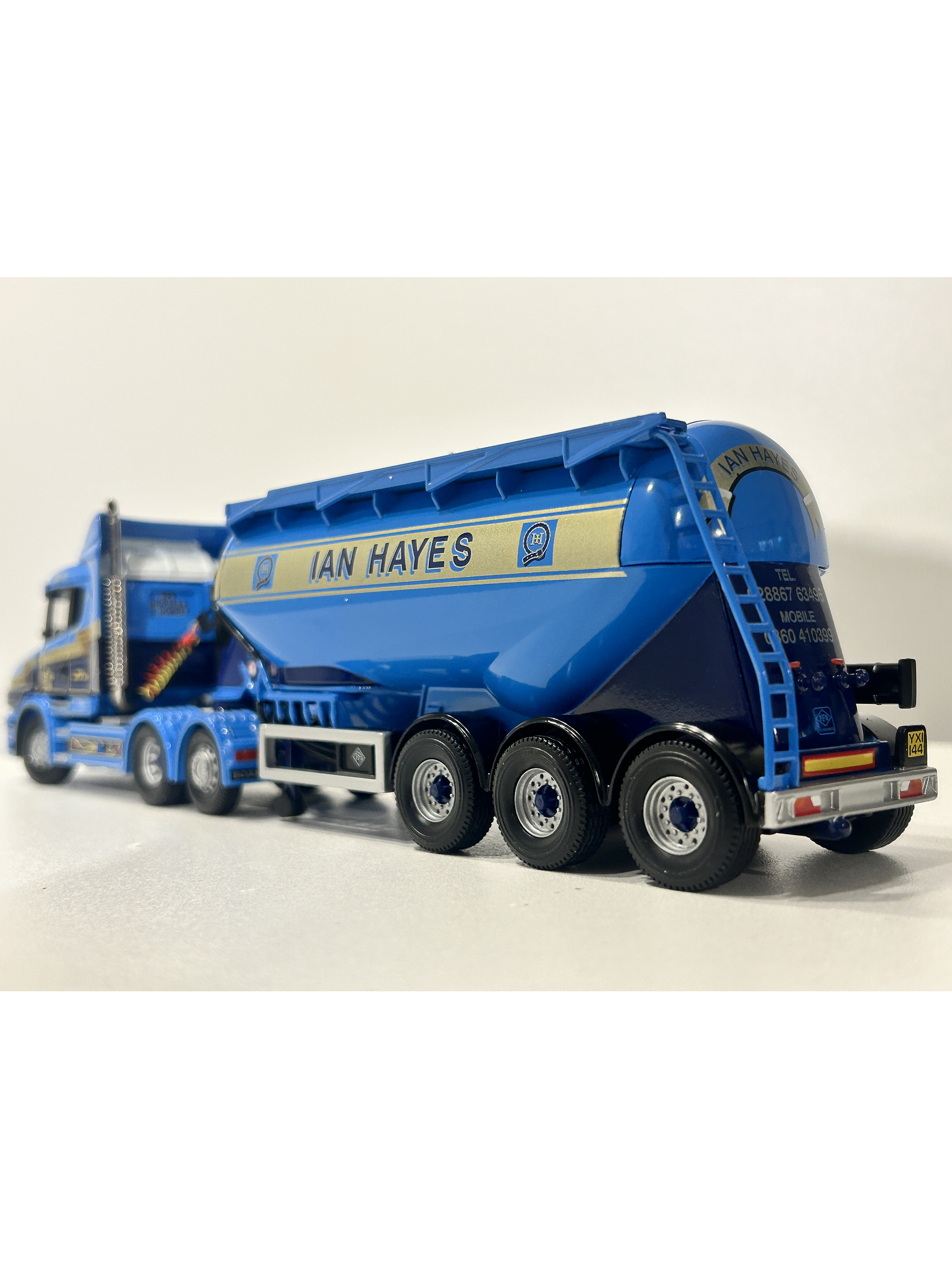 Corgi CC12801  1:50 Scania T-cab + Tolva Feldbinder “Ian Hayes Transport” – Edición Limitada 7