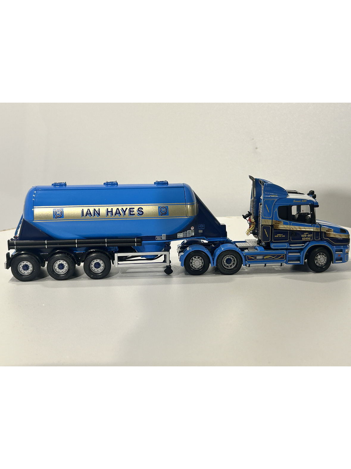 Corgi CC12801  1:50 Scania T-cab + Tolva Feldbinder “Ian Hayes Transport” – Edición Limitada 10