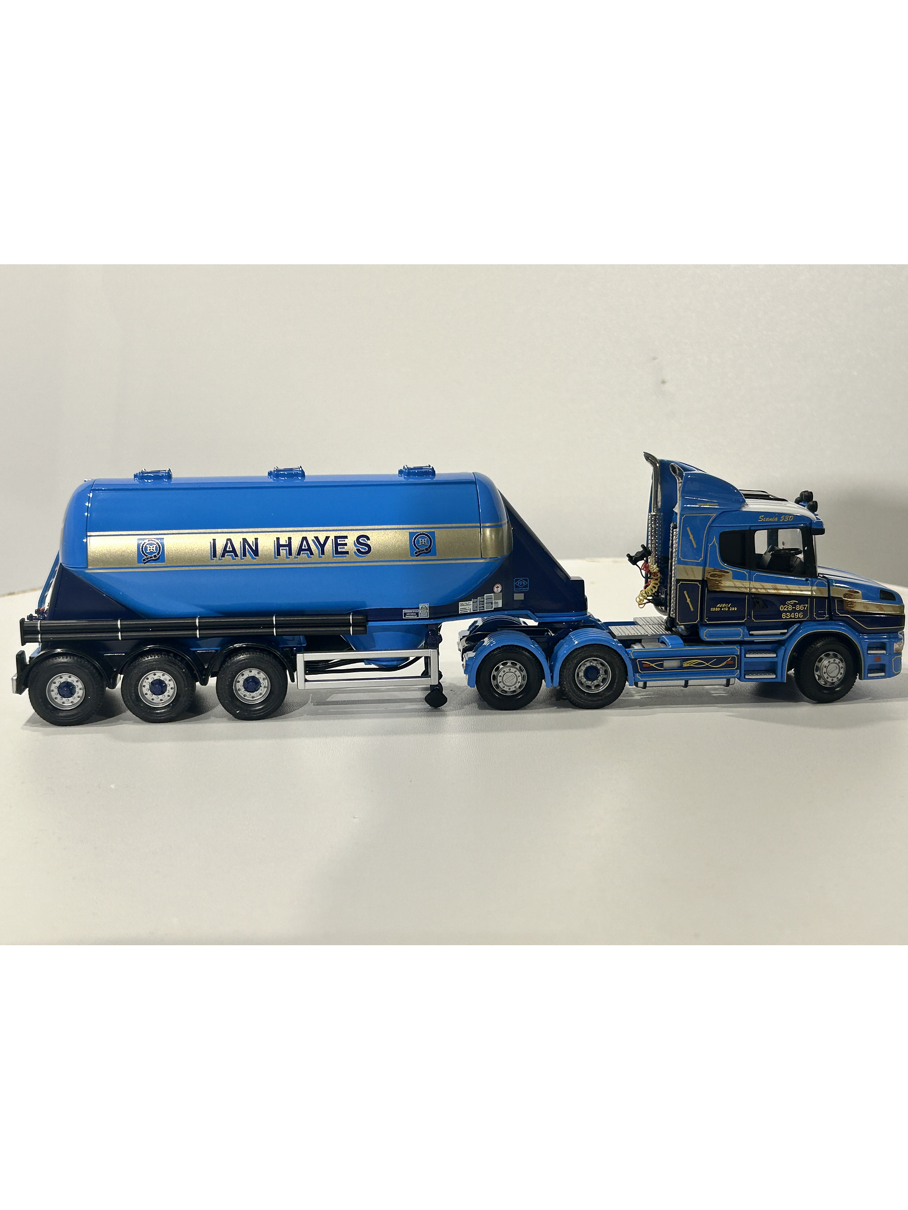 Corgi CC12801  1:50 Scania T-cab + Tolva Feldbinder “Ian Hayes Transport” – Edición Limitada 10