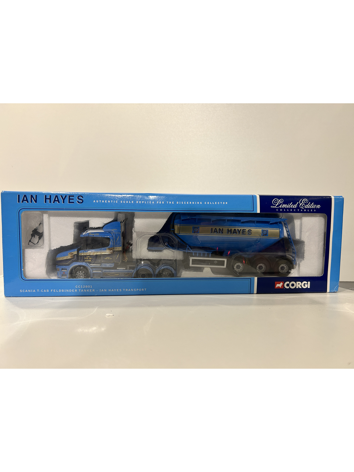 Corgi CC12801  1:50 Scania T-cab + Tolva Feldbinder “Ian Hayes Transport” – Edición Limitada 12