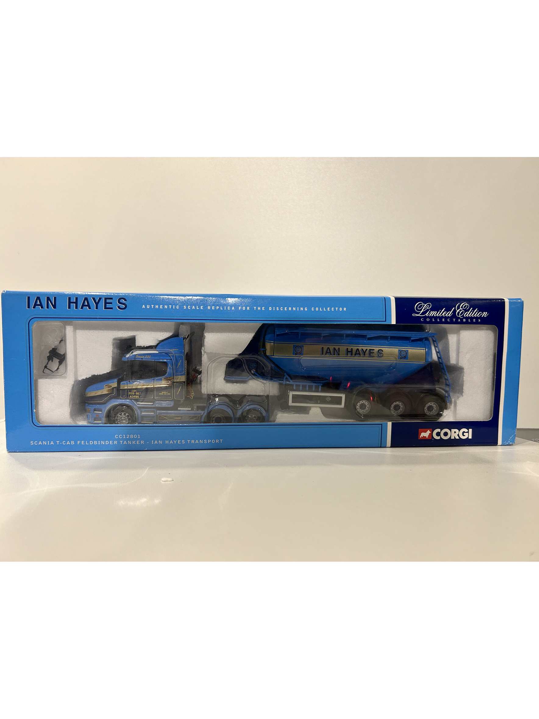 Corgi CC12801  1:50 Scania T-cab + Tolva Feldbinder “Ian Hayes Transport” – Edición Limitada 12
