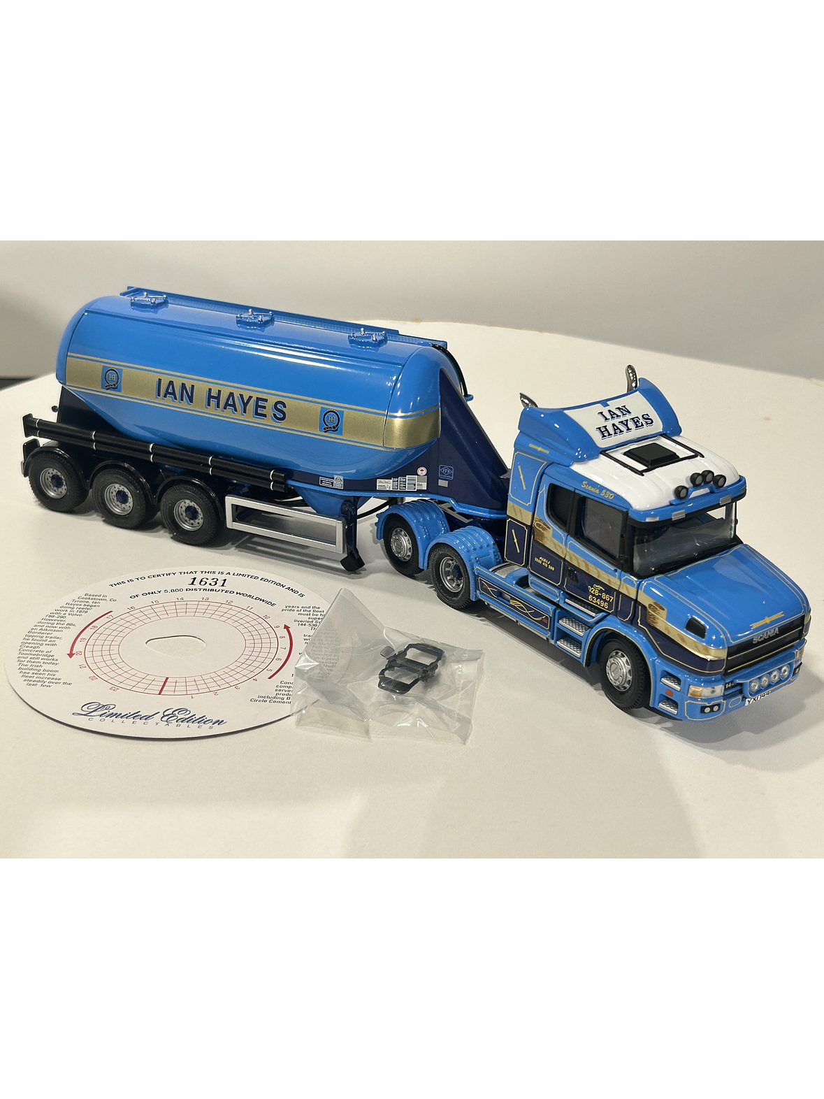Corgi CC12801  1:50 Scania T-cab + Tolva Feldbinder “Ian Hayes Transport” – Edición Limitada 11