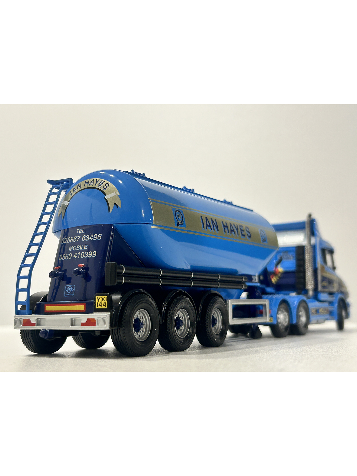 Corgi CC12801  1:50 Scania T-cab + Tolva Feldbinder “Ian Hayes Transport” – Edición Limitada 9