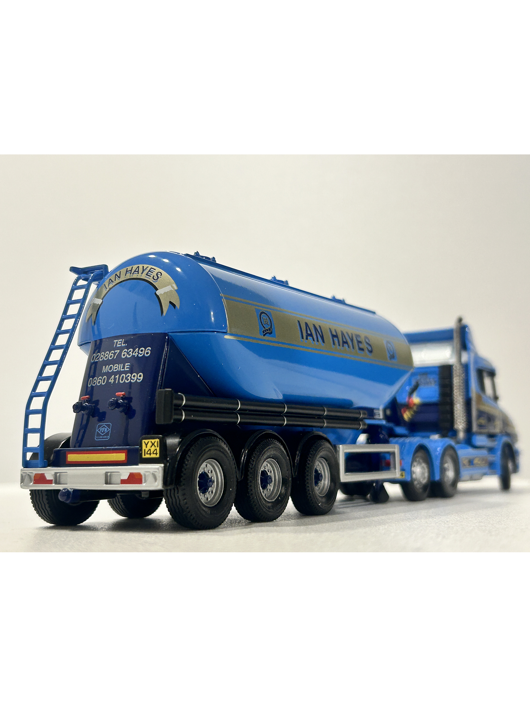 Corgi CC12801  1:50 Scania T-cab + Tolva Feldbinder “Ian Hayes Transport” – Edición Limitada 9