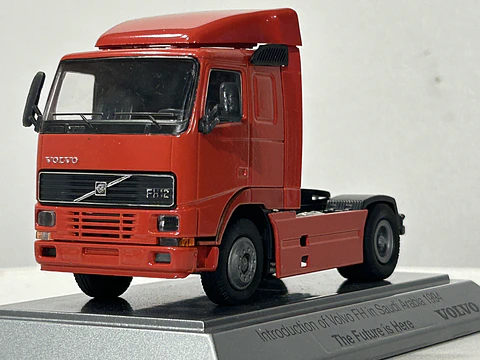 Camión Volvo FH12 1:50 “Introduction of Volvo FH in Saudi Arabia 1994 – The Future is Here” · Conrad Modelle, Alemania (Edición Conmemorativa)