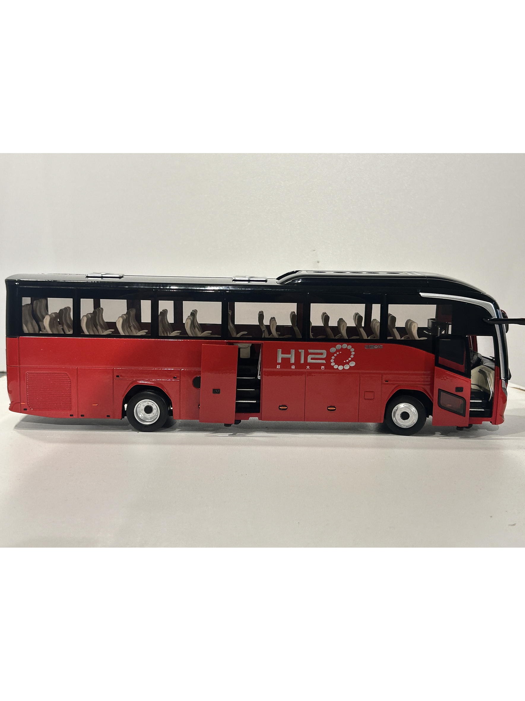 Bus Zhongtong H12. Escala 1:36 | 