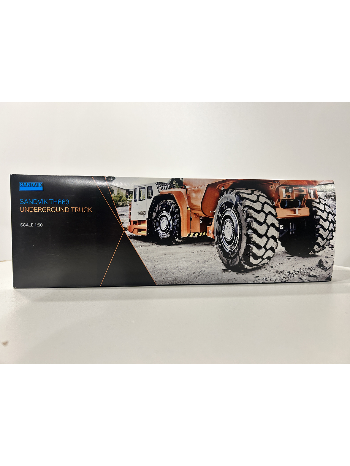 Camión Dumper  Sandvik Toro TH663  — Conrad Modelle. Escala 1:50. Equipo minería subterránea bajo perfil de 63 t | Chile 13