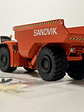 Camión Dumper  Sandvik Toro TH663  — Conrad Modelle. Escala 1:50. Equipo minería subterránea bajo perfil de 63 t | Chile - Miniatura 10