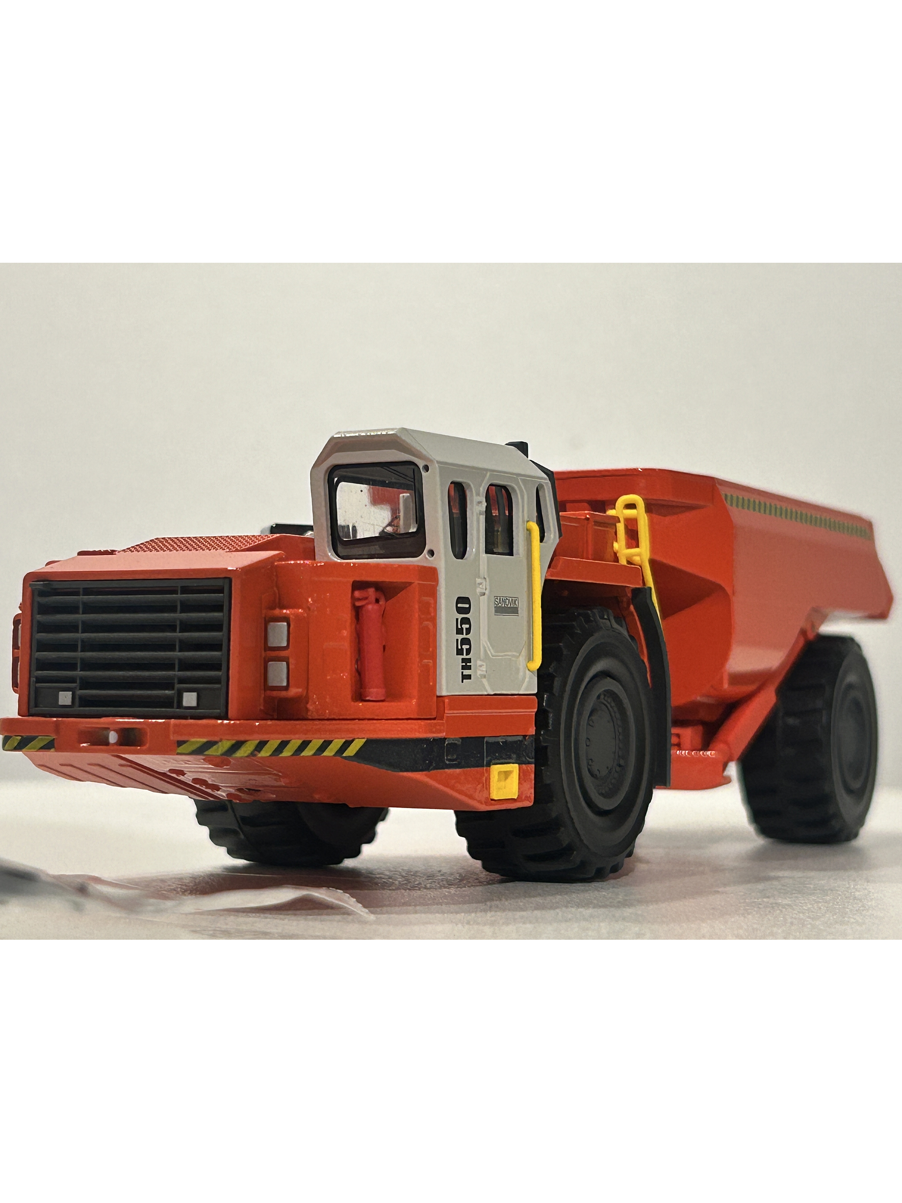 Conrad 1:50 Sandvik TH550 Underground Dumper 2729/02 | Ruta Nostalgia Chile 2