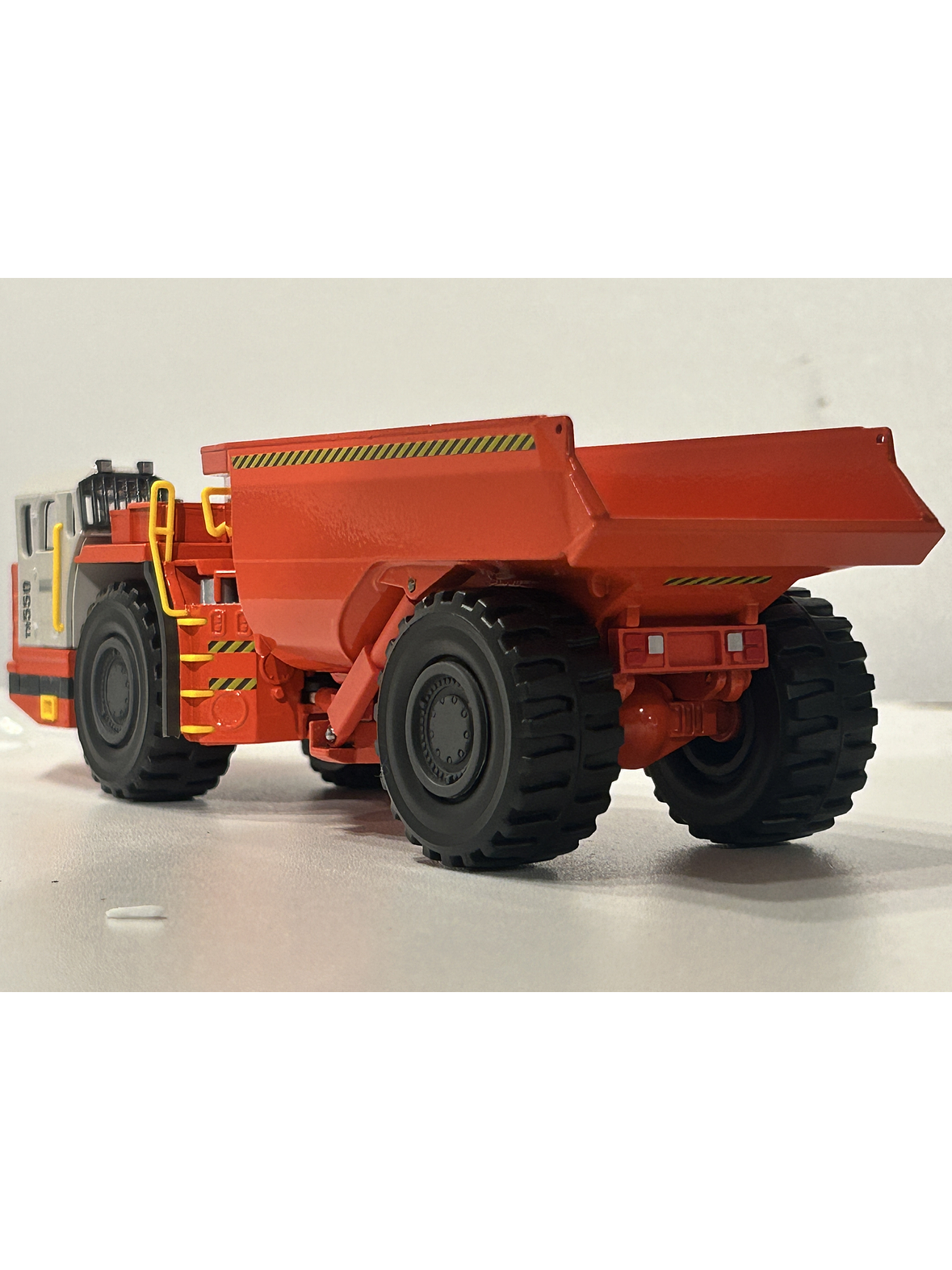 Conrad 1:50 Sandvik TH550 Underground Dumper 2729/02 | Ruta Nostalgia Chile 10