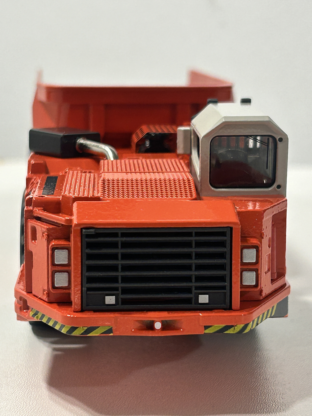 Conrad 1:50 Sandvik TH550 Underground Dumper 2729/02 | Ruta Nostalgia Chile 3