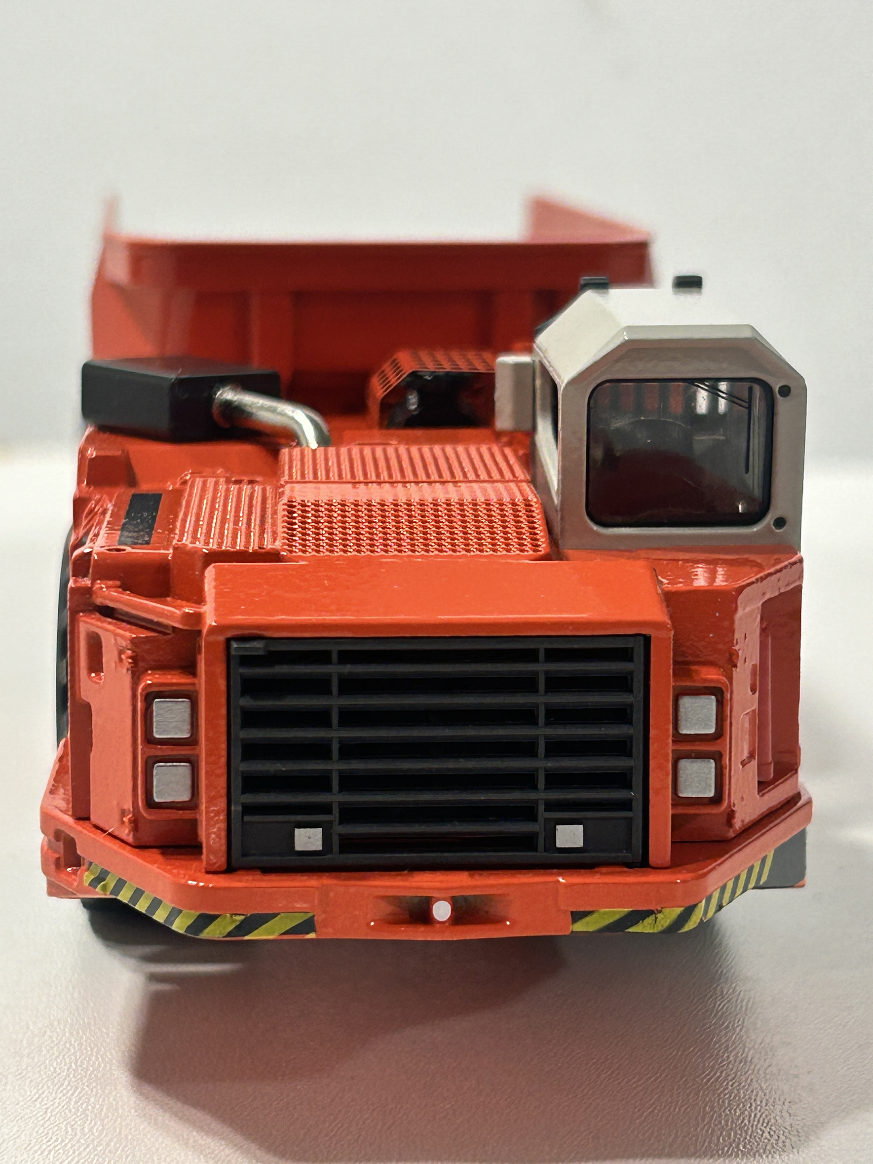 Conrad 1:50 Sandvik TH550 Underground Dumper 2729/02 | Ruta Nostalgia Chile 3