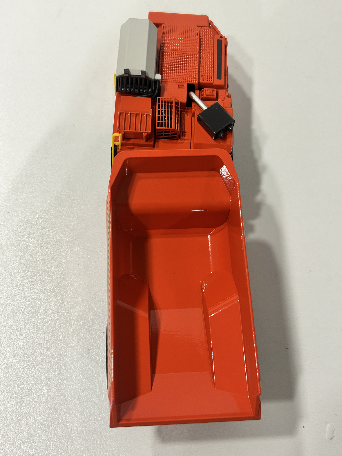 Conrad 1:50 Sandvik TH550 Underground Dumper 2729/02 | Ruta Nostalgia Chile 9