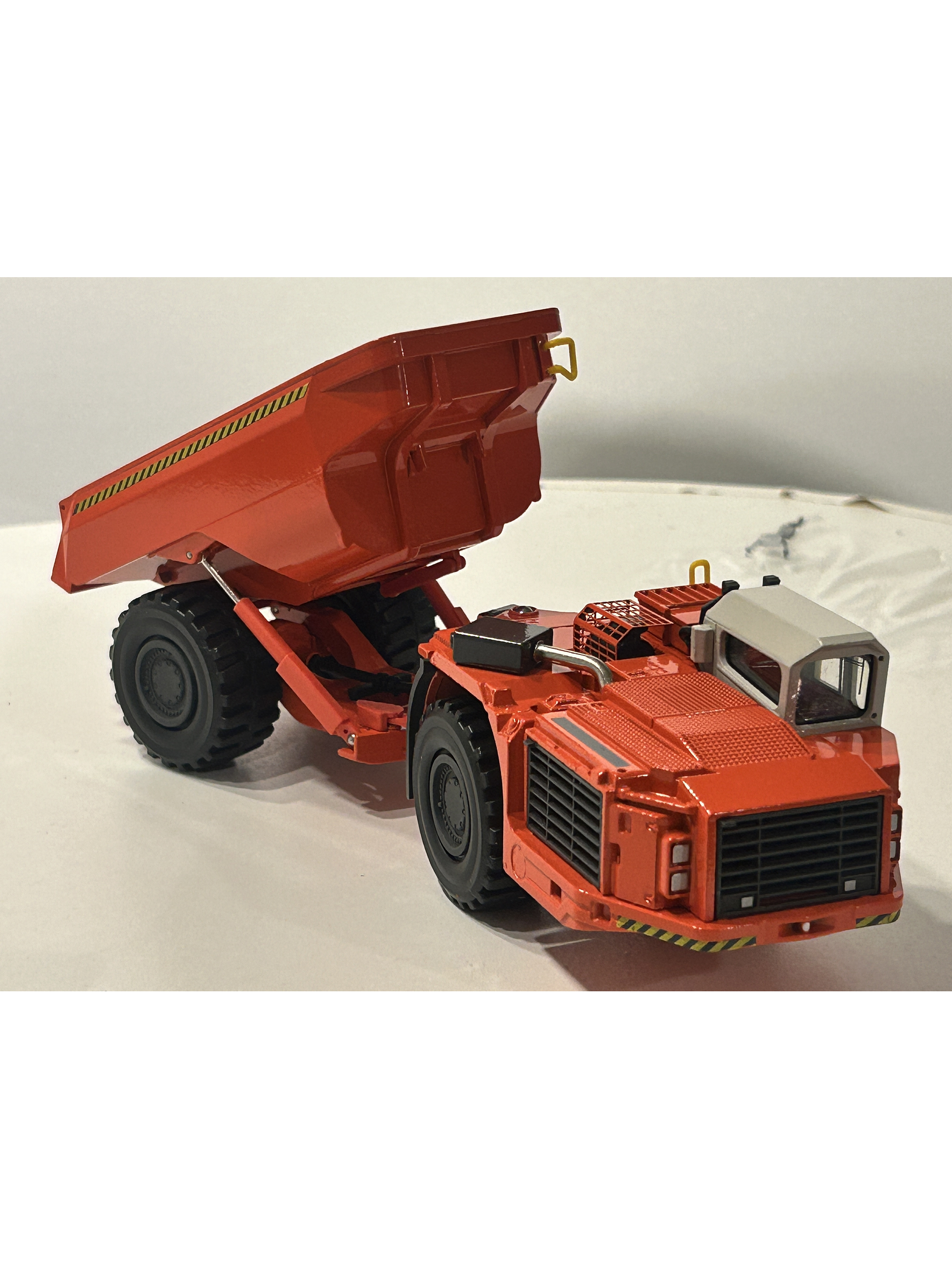 Conrad 1:50 Sandvik TH550 Underground Dumper 2729/02 | Ruta Nostalgia Chile 5