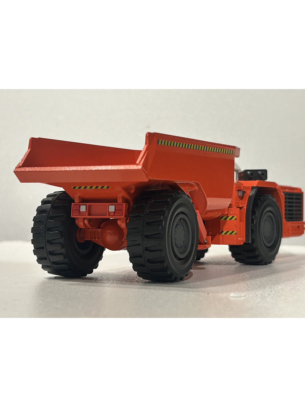 Conrad 1:50 Sandvik TH550 Underground Dumper 2729/02 | Ruta Nostalgia Chile 8