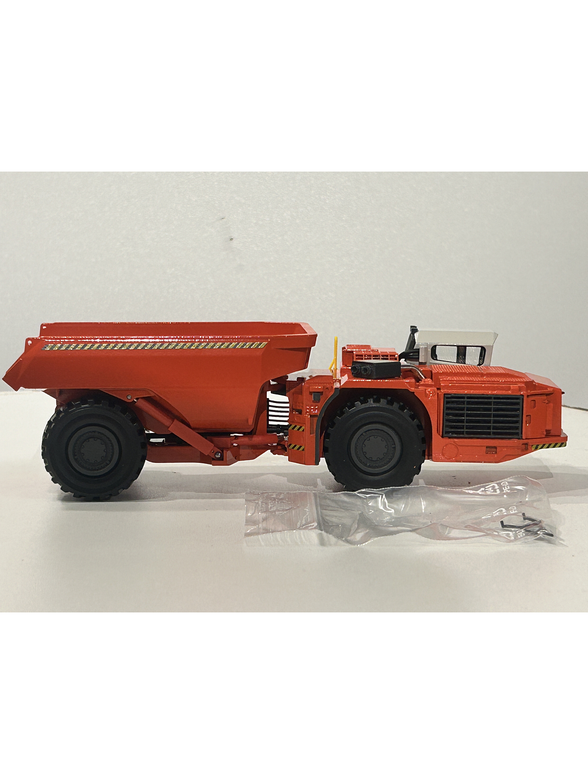 Conrad 1:50 Sandvik TH550 Underground Dumper 2729/02 | Ruta Nostalgia Chile 7