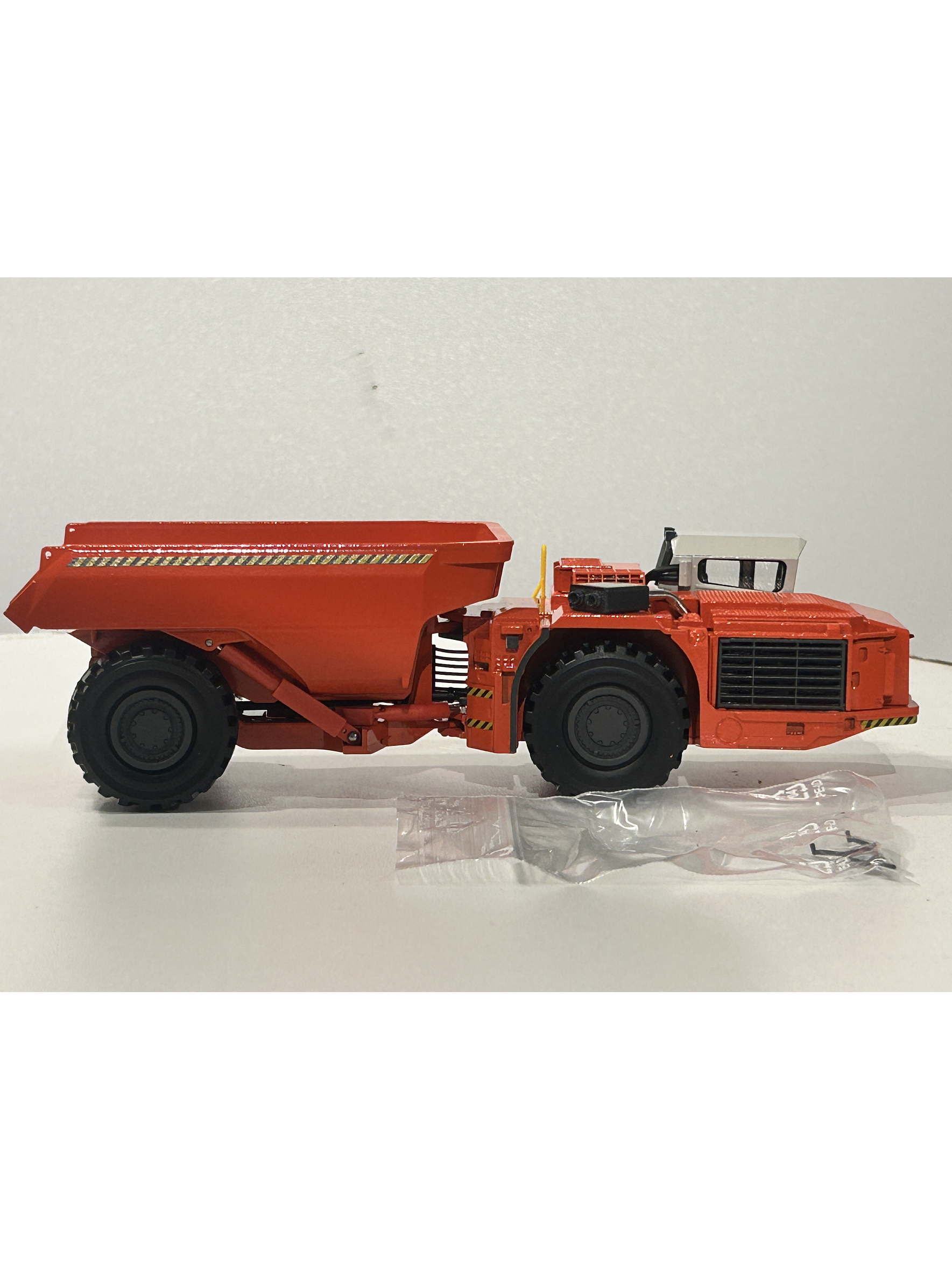 Conrad 1:50 Sandvik TH550 Underground Dumper 2729/02 | Ruta Nostalgia Chile 7