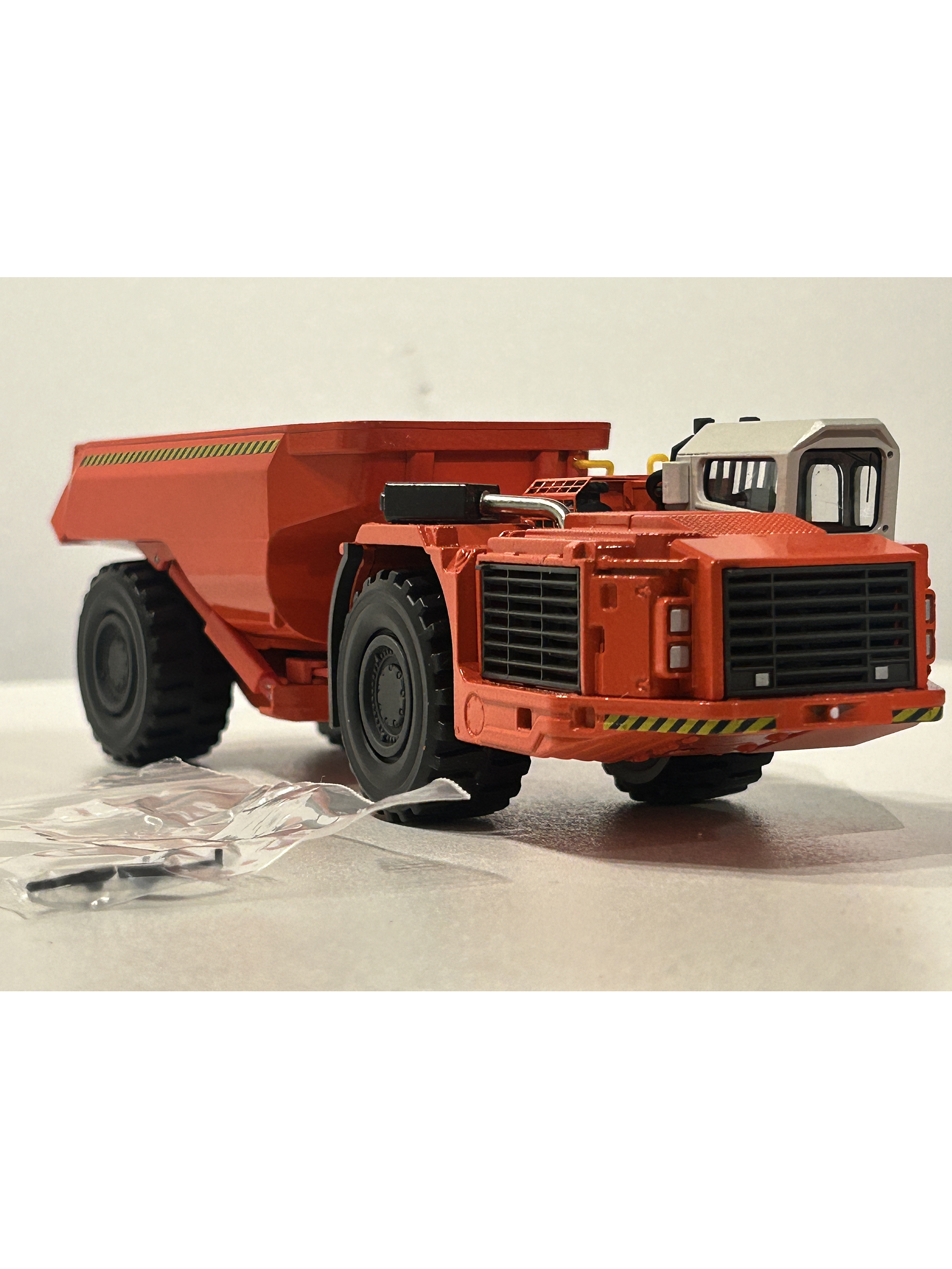Conrad 1:50 Sandvik TH550 Underground Dumper 2729/02 | Ruta Nostalgia Chile 4
