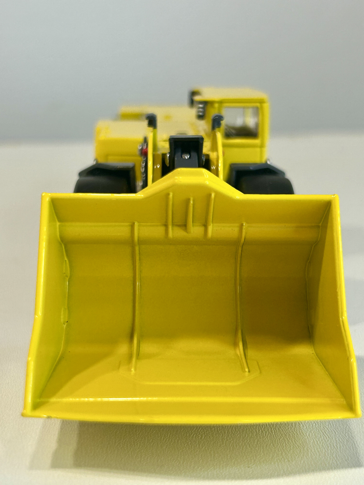 Scooptram ST14 Epiroc 1:50 — cargadora subterránea mítica para vitrinas mineras (SEO Jumpseller Chile) 2