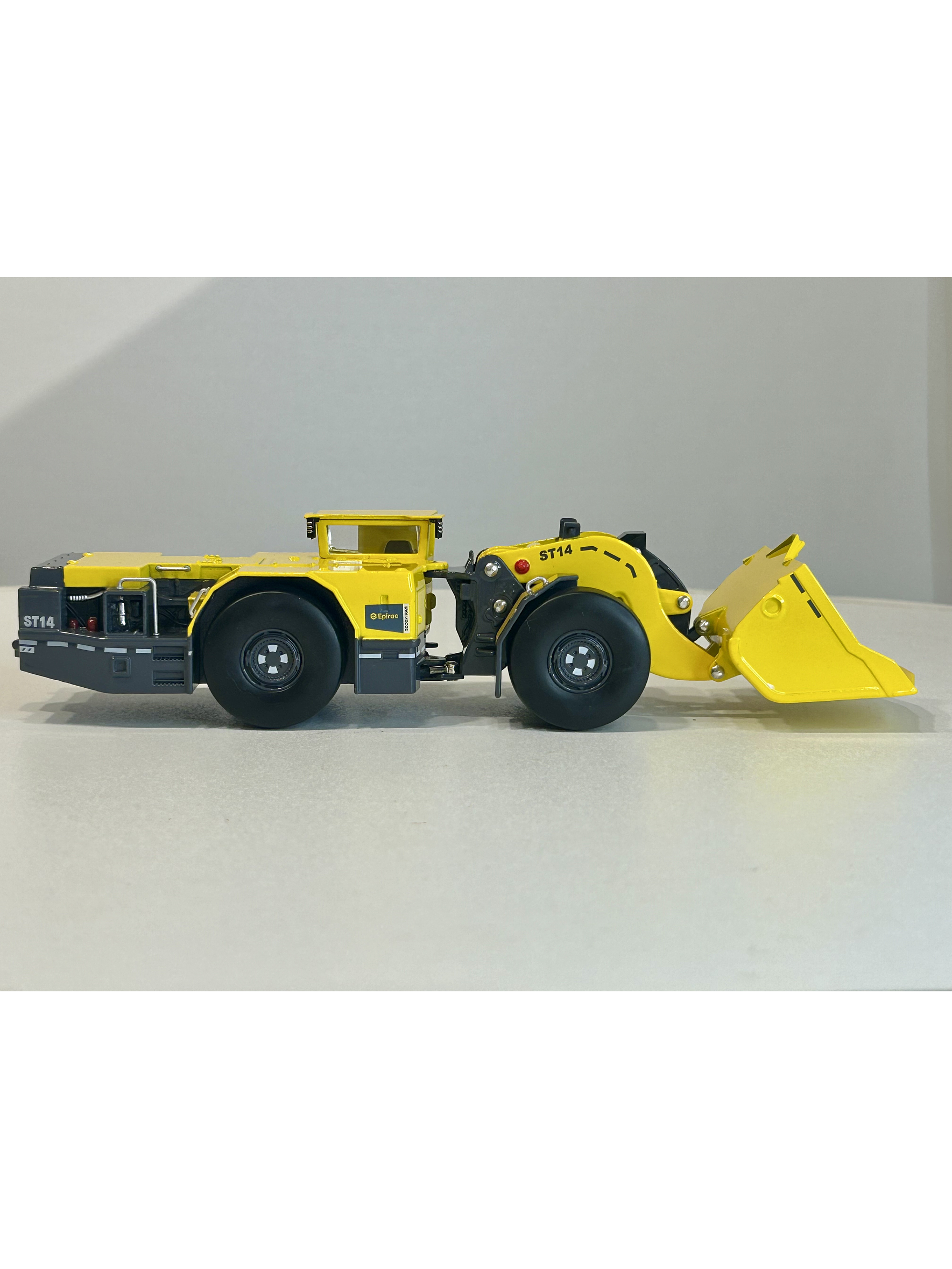 Scooptram ST14 Epiroc 1:50 — cargadora subterránea mítica para vitrinas mineras (SEO Jumpseller Chile) 5