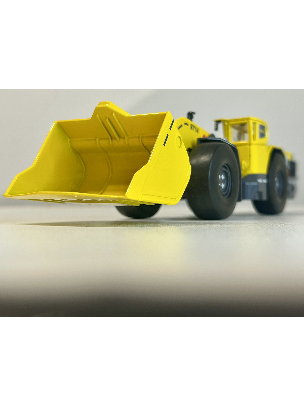 Scooptram ST14 Epiroc 1:50 — cargadora subterránea mítica para vitrinas mineras (SEO Jumpseller Chile) 1