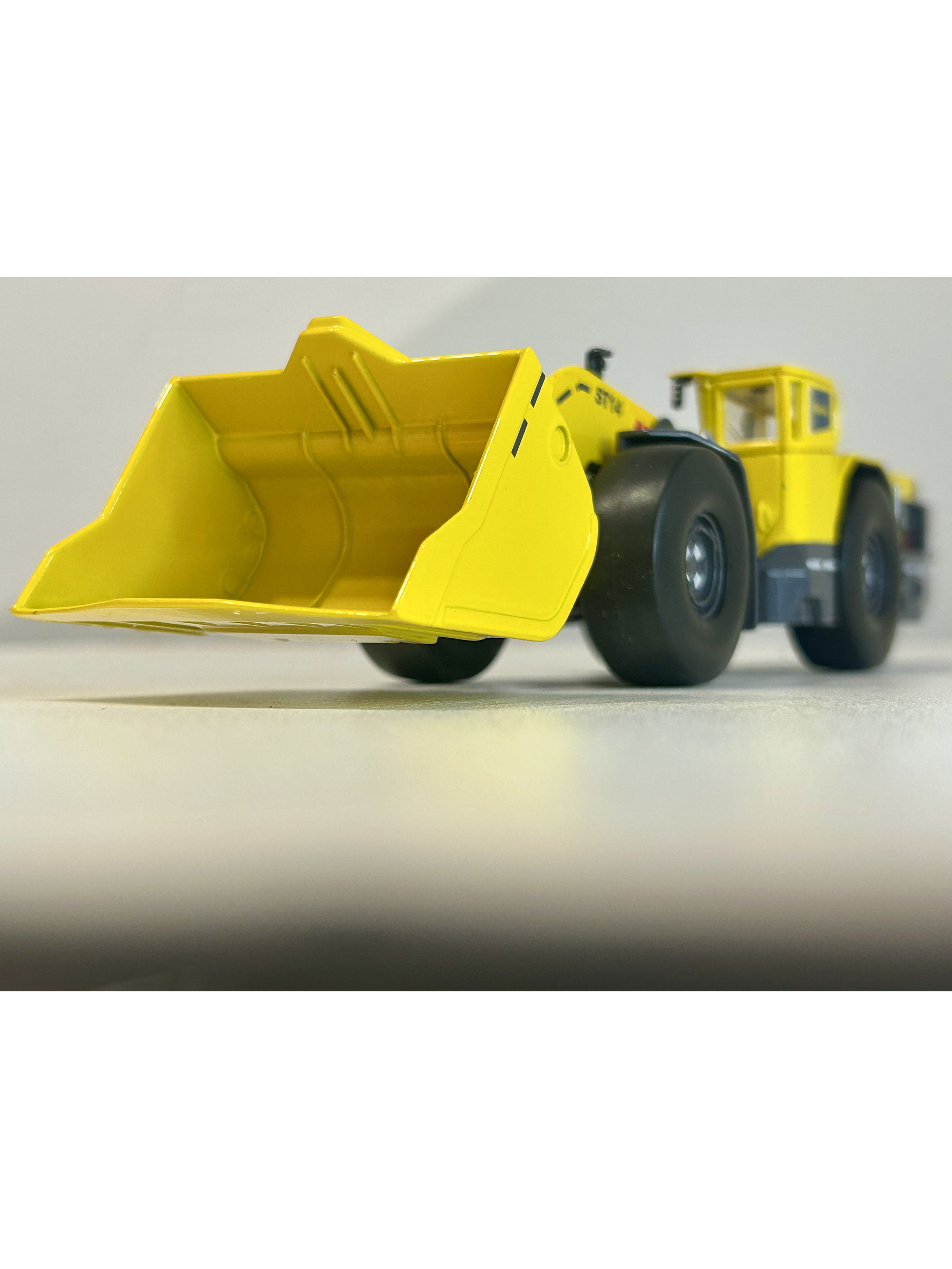 Scooptram ST14 Epiroc 1:50 — cargadora subterránea mítica para vitrinas mineras (SEO Jumpseller Chile) 1