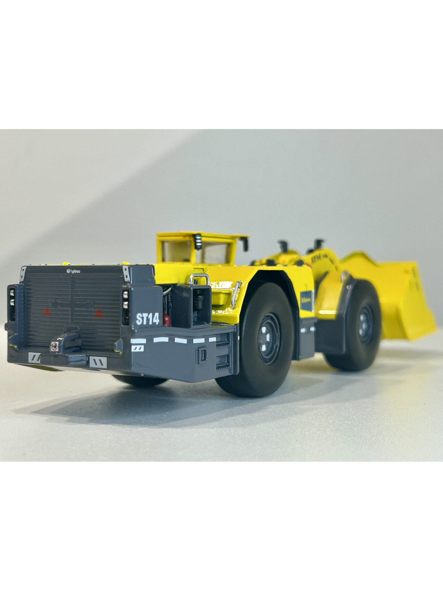 Scooptram ST14 Epiroc 1:50 — cargadora subterránea mítica para vitrinas mineras (SEO Jumpseller Chile) 6