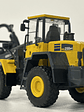 Komatsu WA250PT-5 1:50 CONRAD Modelle – Cargador frontal “tool carrier” de culto para operarios forestales y coleccionistas en Chile - Miniatura 11